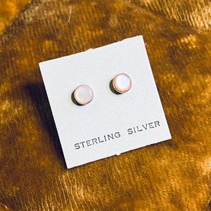 Sterling silver dusty pink pearl stud earrings